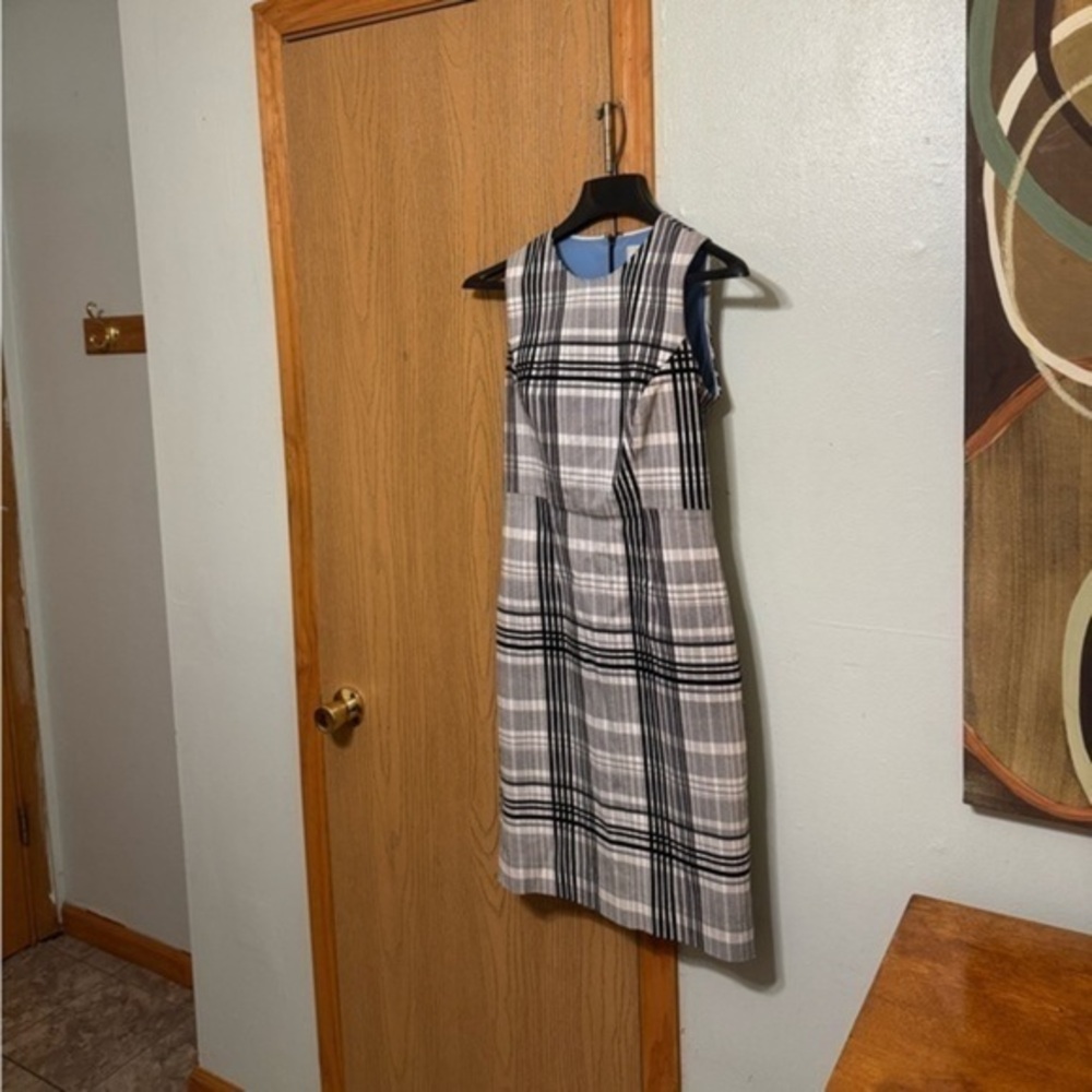 Diane Von Furstenberg Size 4 w/Plaid Print Sleeveless Knee-Length Sheath Dress